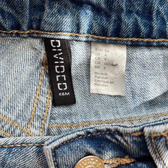 Women’s H & M “hola chica” jean shorts 4 - Picture 3 of 3